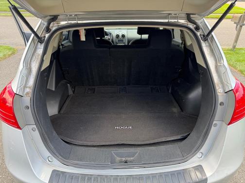 Silver 2013 Nissan Rogue SV