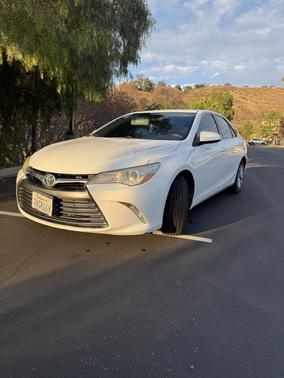 White 2015 Toyota Camry LE