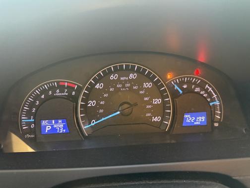 White 2015 Toyota Camry LE
