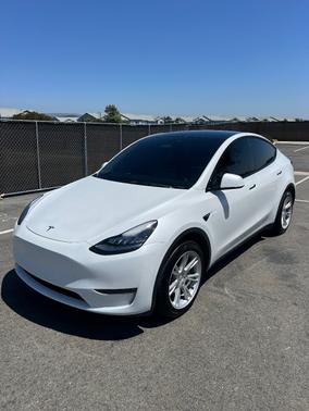 White 2023 Tesla Model Y Long Range