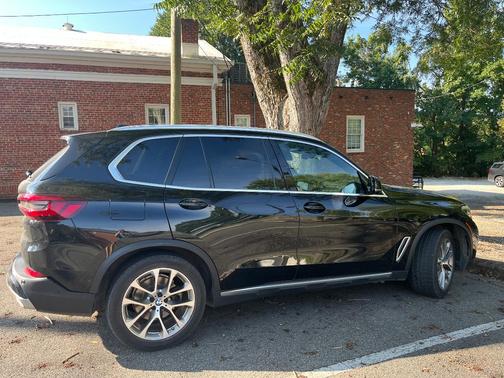 Black 2021 BMW X5 xDrive40i