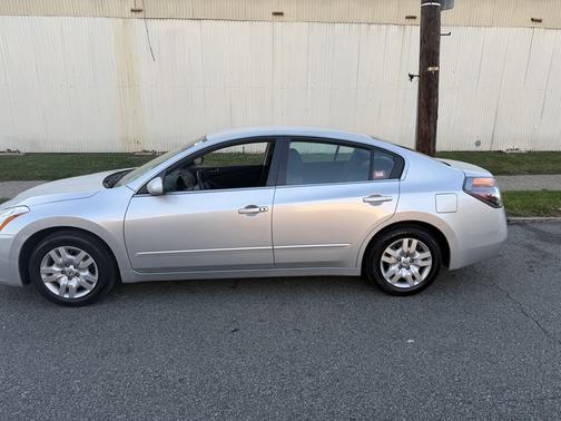 Silver 2010 Nissan Altima 2.5 S