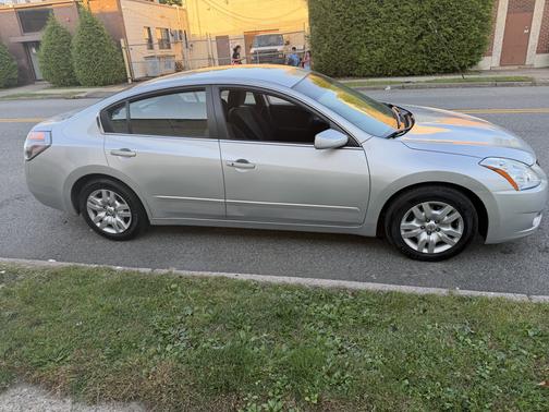 Silver 2010 Nissan Altima 2.5 S