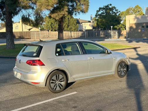 2016 Volkswagen e-Golf SE