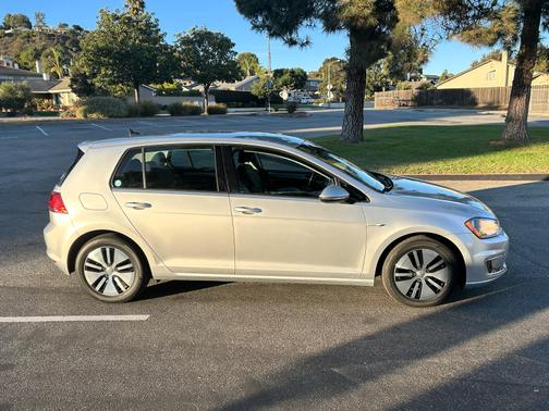 2016 Volkswagen e-Golf SE