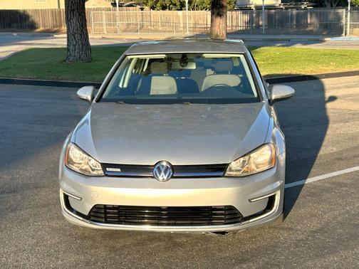 2016 Volkswagen e-Golf SE