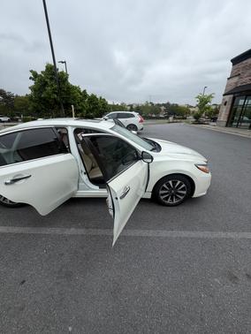 White 2017 Nissan Altima 2.5 SV