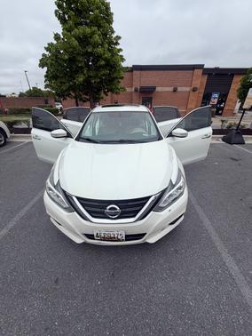 White 2017 Nissan Altima 2.5 SV