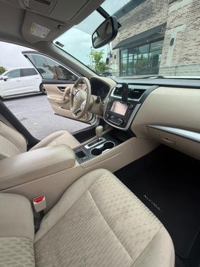 White 2017 Nissan Altima 2.5 SV