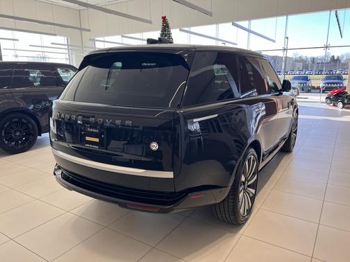 2024 Land Rover Range Rover P615 SV SWB