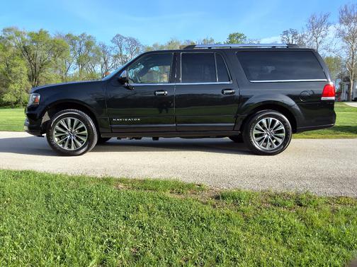 Black 2015 Lincoln Navigator L