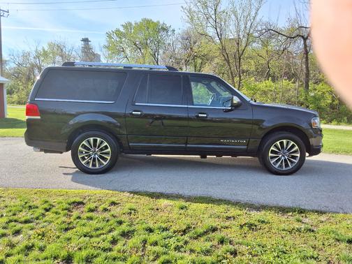 Black 2015 Lincoln Navigator L