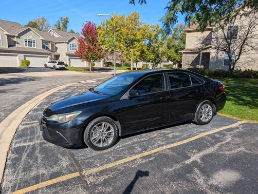 Black 2015 Toyota Camry Hybrid SE