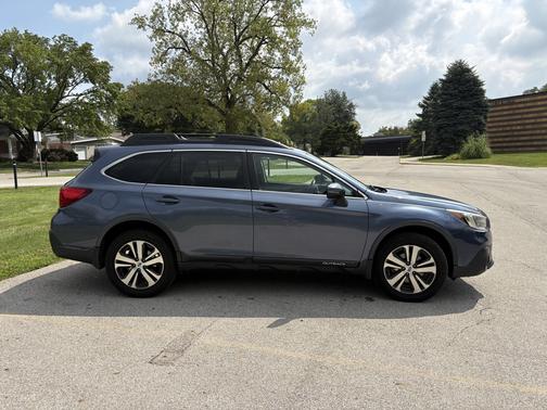 Blue 2018 Subaru Outback 2.5i Limited