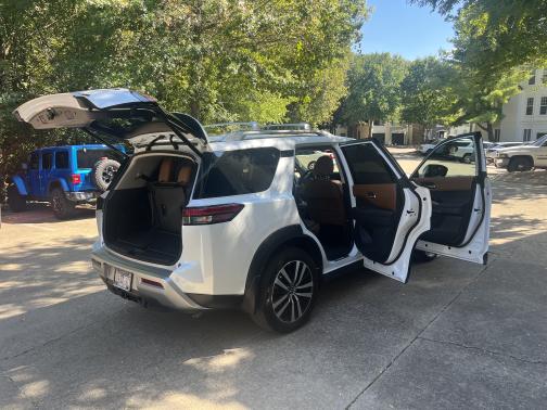 2025 Nissan Pathfinder Platinum