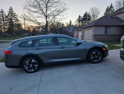2018 Buick Regal TourX Essence