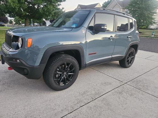 Gray 2018 Jeep Renegade Trailhawk