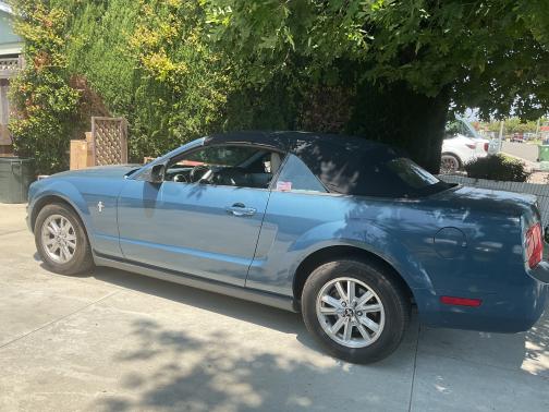 2006 Ford Mustang Base