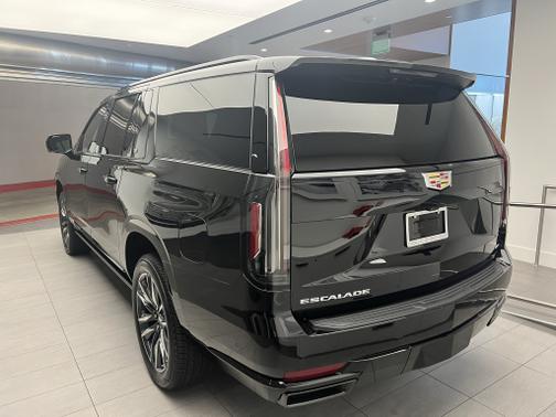 Photo 3 of 8 of 2023 Cadillac Escalade ESV Sport