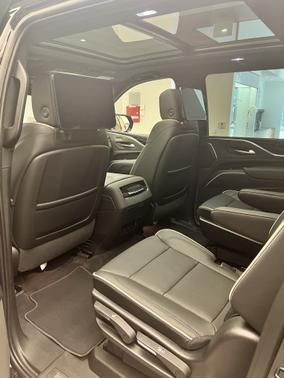 Photo 4 of 8 of 2023 Cadillac Escalade ESV Sport