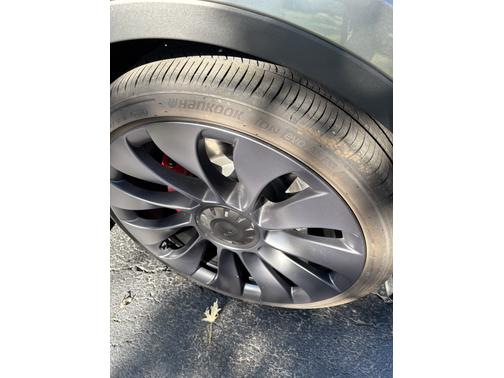 2024 Tesla Model Y Performance