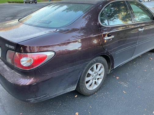 Red 2004 Lexus ES 330 Base