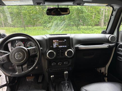 White 2014 Jeep Wrangler Unlimited Rubicon