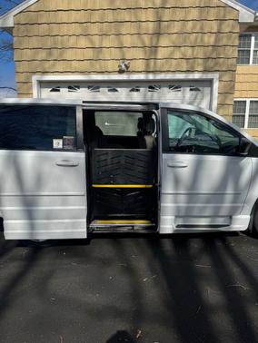 White 2014 Dodge Grand Caravan AVP/SE