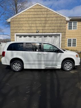 White 2014 Dodge Grand Caravan AVP/SE
