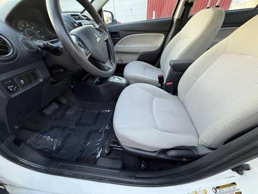White 2019 Mitsubishi Mirage G4 RF
