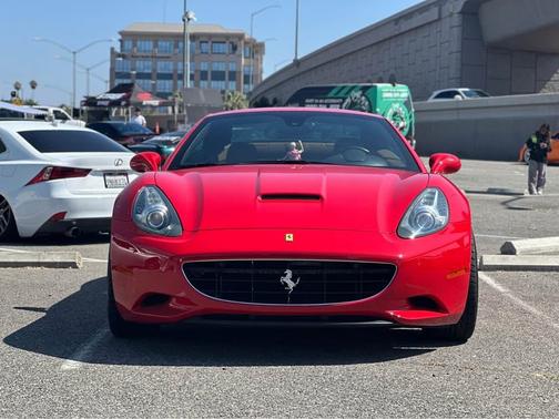 2010 Ferrari California Base