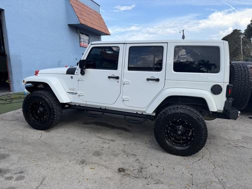 2012 Jeep Wrangler Unlimited Sahara