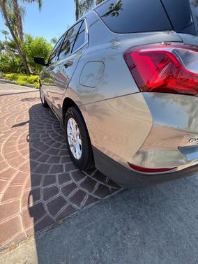Beige 2018 Chevrolet Equinox LT