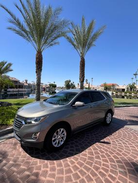 Beige 2018 Chevrolet Equinox LT