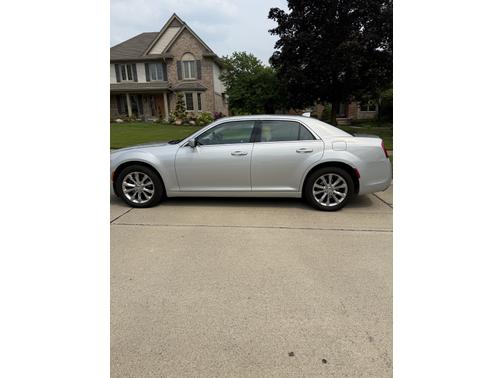2019 Chrysler 300 Touring