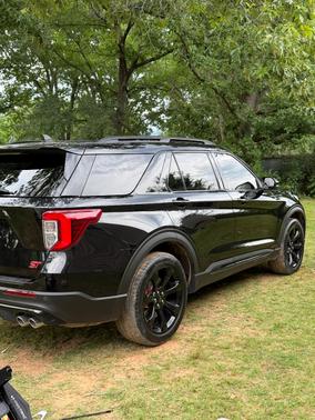 Black 2023 Ford Explorer ST
