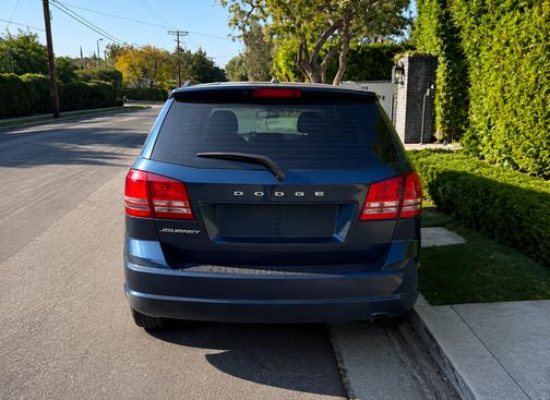 Blue 2015 Dodge Journey SE