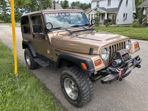 Beige 1999 Jeep Wrangler Sahara