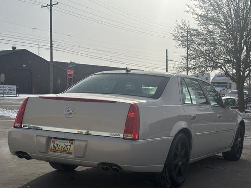 2007 Cadillac DTS Base
