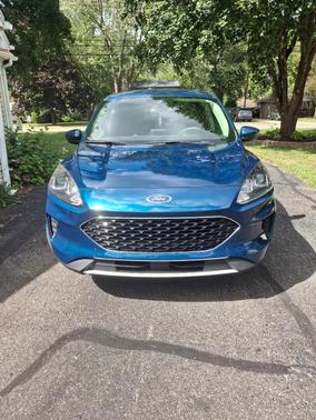 Green 2020 Ford Escape SE