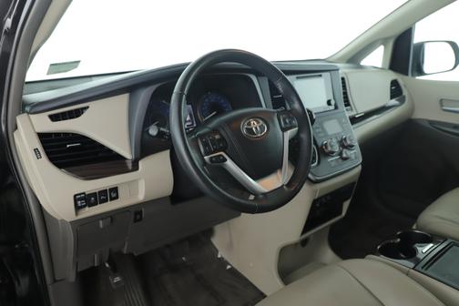 2017 Toyota Sienna XLE