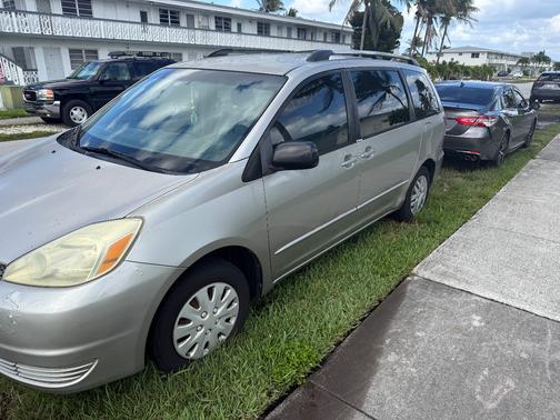 2005 Toyota Sienna LE