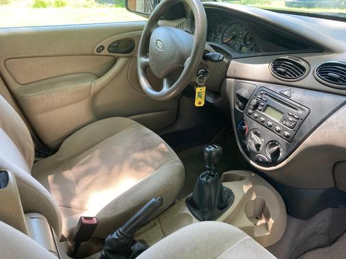 Red 2002 Ford Focus SE