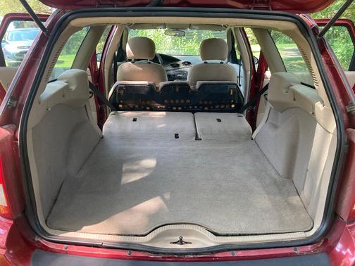 Red 2002 Ford Focus SE