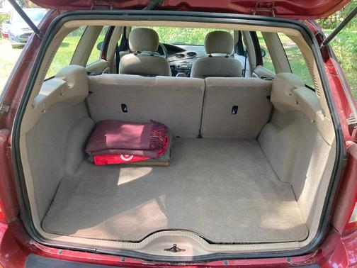 Red 2002 Ford Focus SE