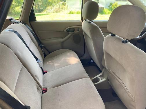 Red 2002 Ford Focus SE