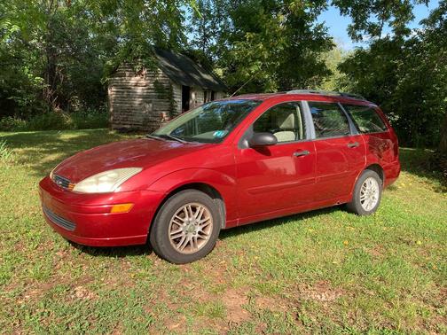 Red 2002 Ford Focus SE