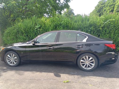 2015 INFINITI Q50 Premium