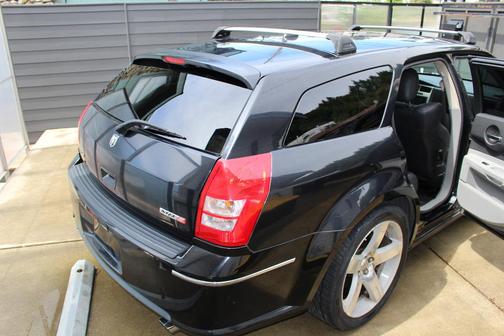 Black 2006 Dodge Magnum SRT8