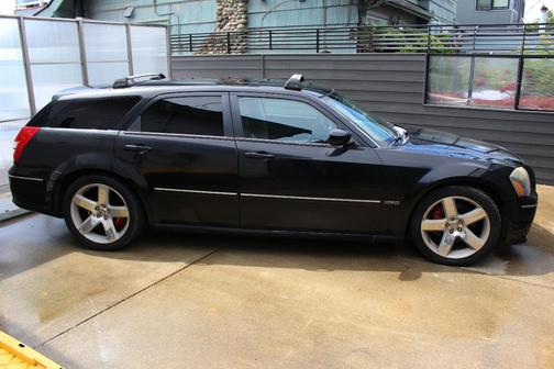 Black 2006 Dodge Magnum SRT8